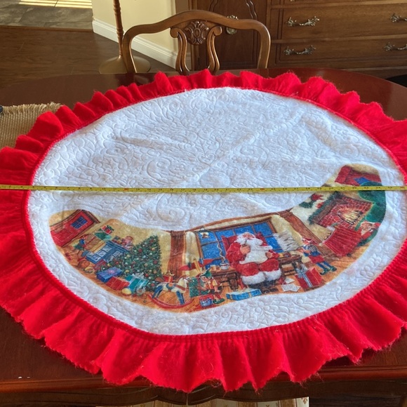 Excellent used condition- Santa’s workshop tree skirt - Picture 4 of 4